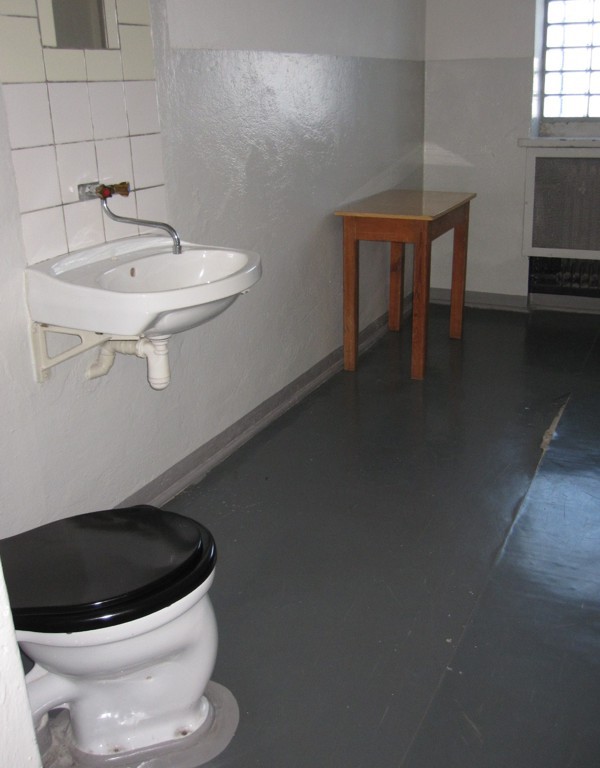 una cella del Gedenkstätte Berlin-Hohenschönhausen